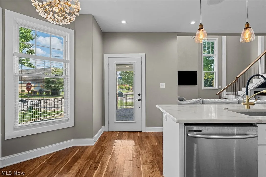 4 bed, 3.5 bath, 2982 sqft, $6,000 — Photo 4