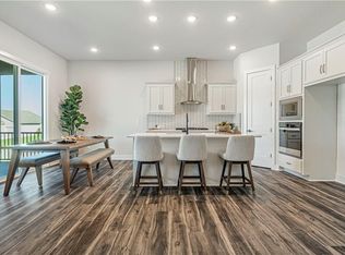 20689 Skyview Ln, Spring Hill, KS 66083