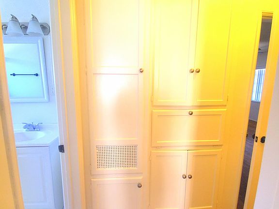 3rd image of 328 N Louise St #132