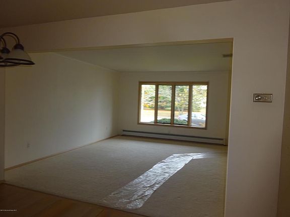 3rd image of 19 Willougby Ct