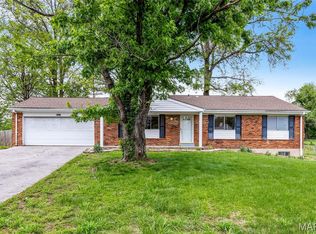 119 Bellechasse Dr, Chesterfield, MO 63017