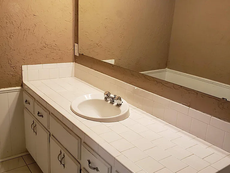 1932 Elmhurst Dr — Photo 15