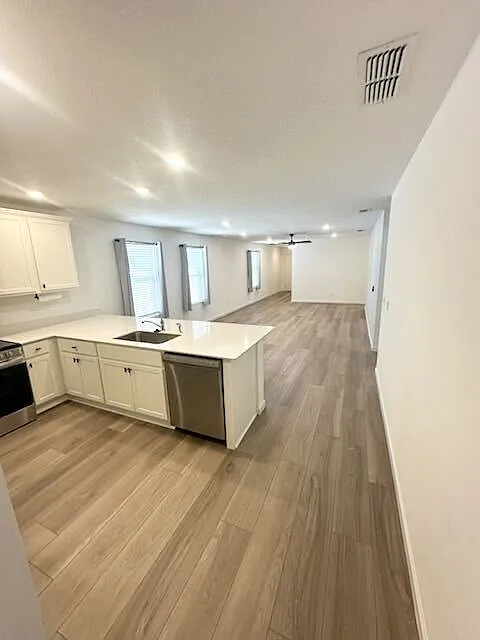 3 bed, 2.0 bath, 1450 sqft, $1,900 — Photo 3