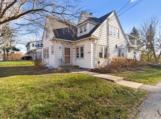 1065 W Acacia Rd, Glendale, WI 53217