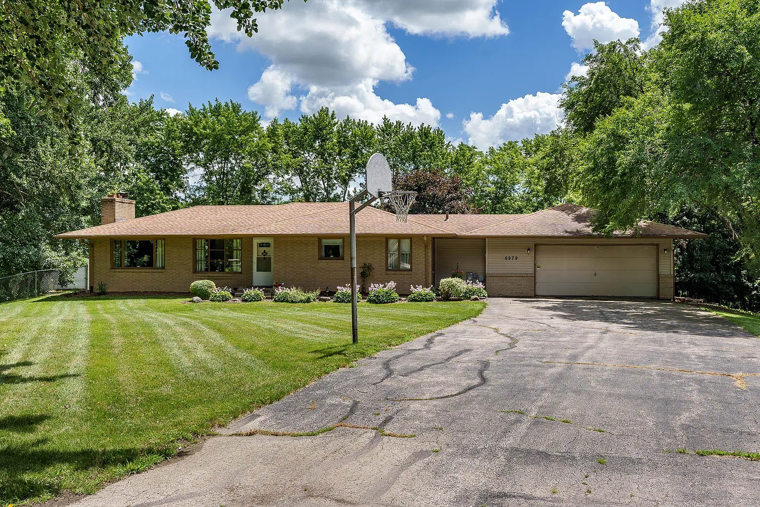 6979 Canter Ct photo 1