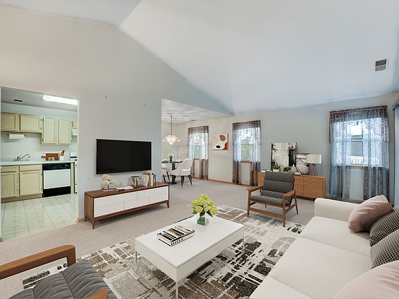 3rd image of 62 Larch Ct Unit Rz2