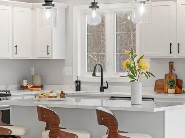 711 Massachusetts Ave #8, Lunenburg, MA 01462