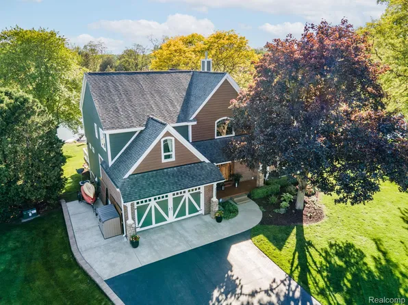 1157 Arbroak Ct, Lake Orion, MI 48362