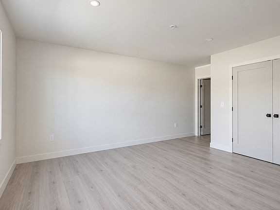 2nd image of 131 Perry St #403