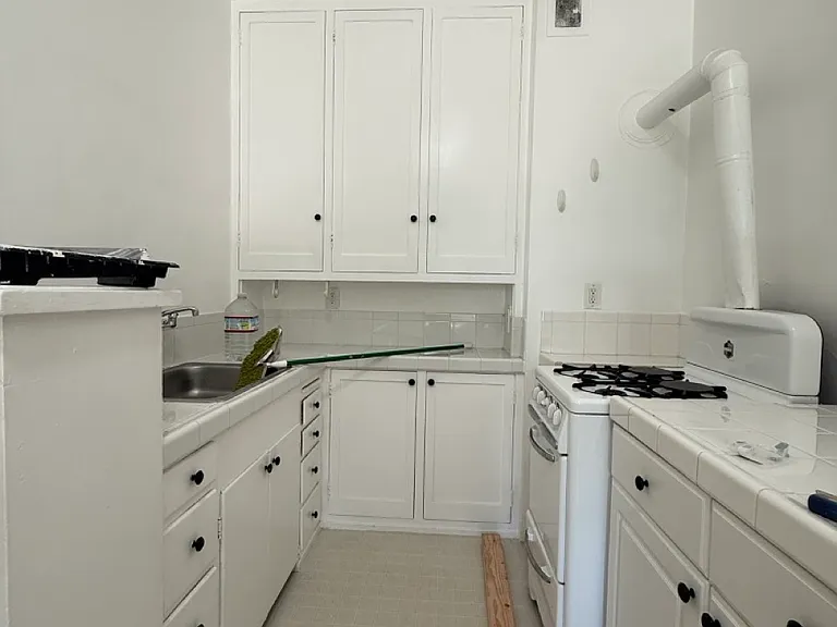 2451 Le Conte — Photo 18