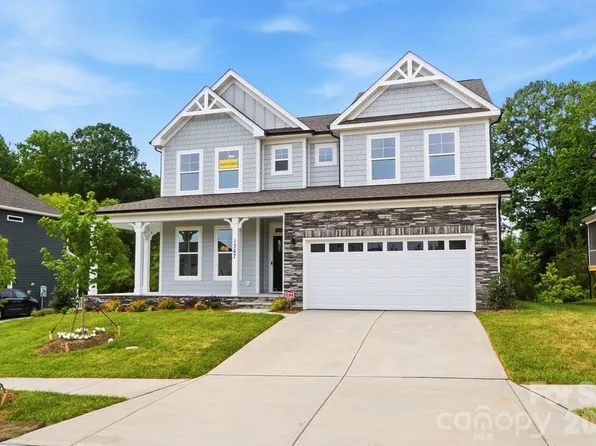 1367 Knob Creek Dr, Gastonia, NC 28054