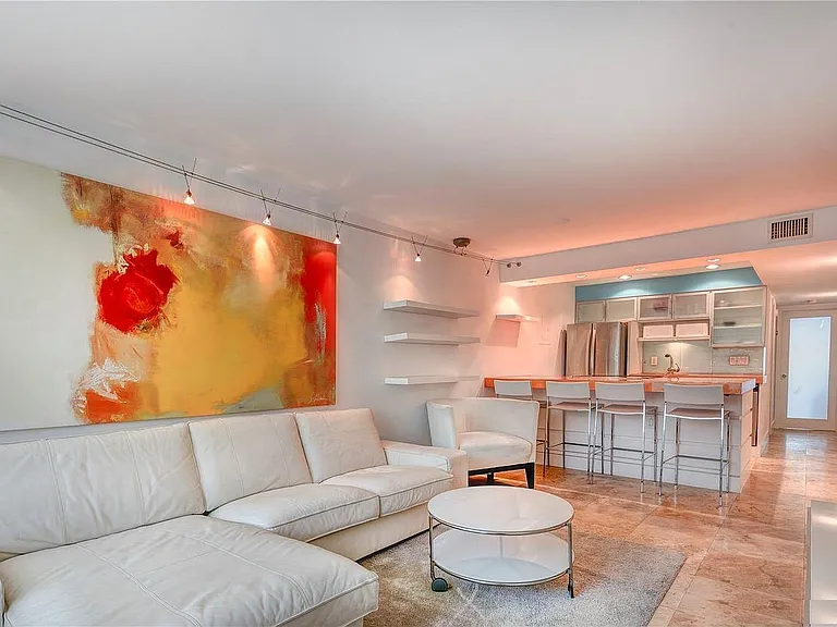 405 N Hibiscus Dr #106 — Photo 1