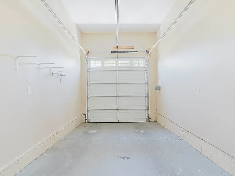 17908 Califa St — Photo 37