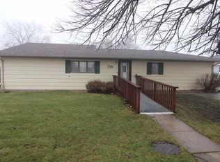716 Maberly St, Holdrege, NE 68949
