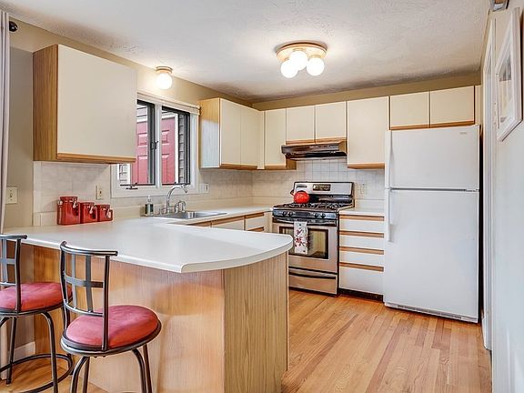5th image of 29 Heritage Dr