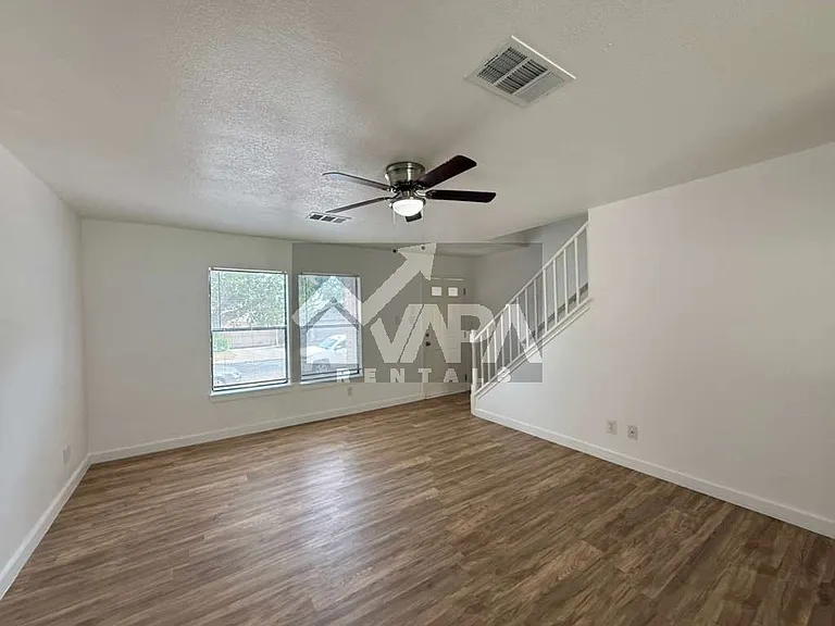 6811 Evercrest Ln — Photo 9