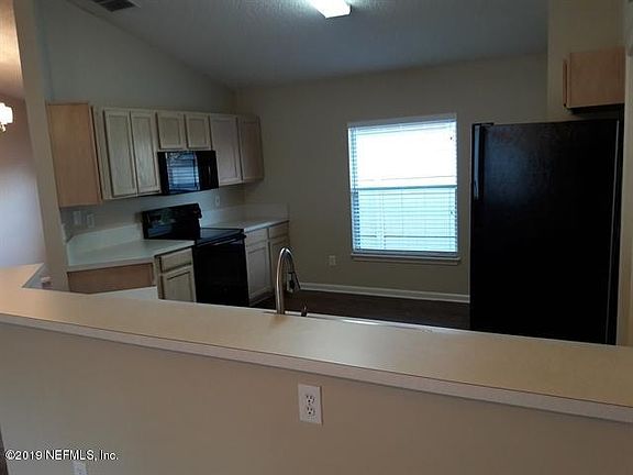 4th image of 2831 Southampton Dr