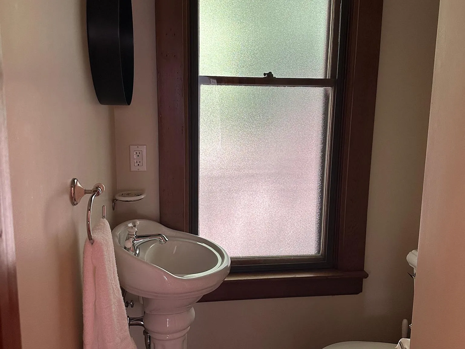 110 Sherman Ave — Photo 4