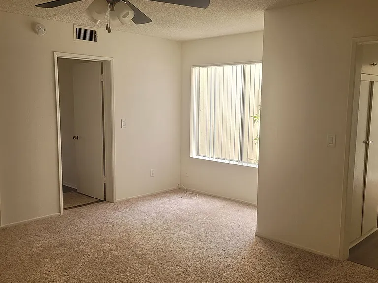 100 - Kimberly Apartments — Photo 13