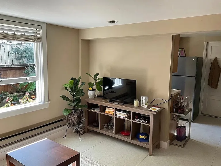2252 Jones St — Photo 4