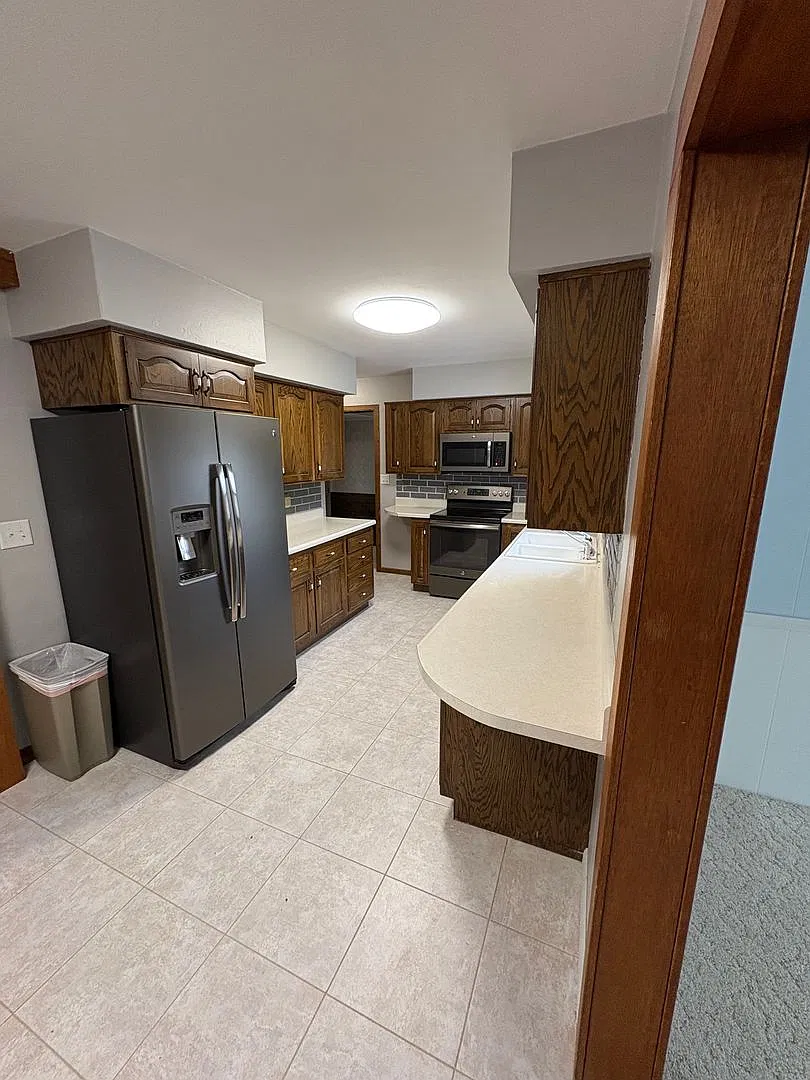 3 Bedroom 2 Bathroom Single Family home — Photo 3