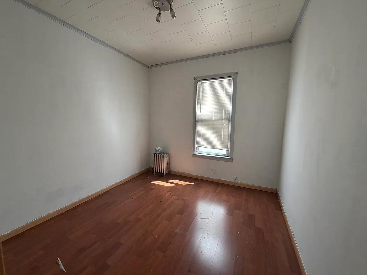 Building Photo - 1858 Wallace Ave #2