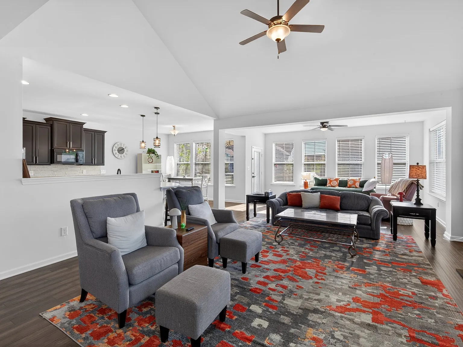 Executive & Relocation Rental | 4BR Furnished, 3 Workstations, Fiber Internet, Quiet — Photo 2