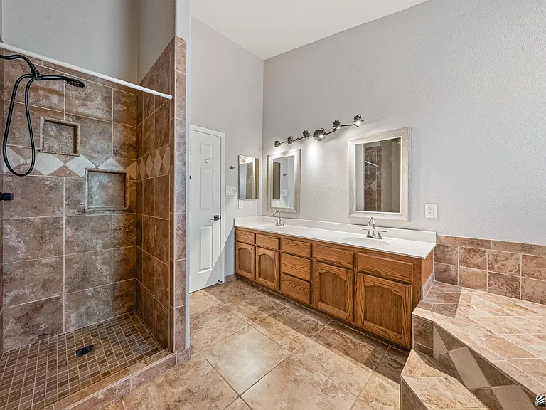 10619 E 35th Pl — Photo 15