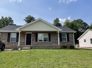 611 Woodhaven Dr, Clarksville, TN 37042