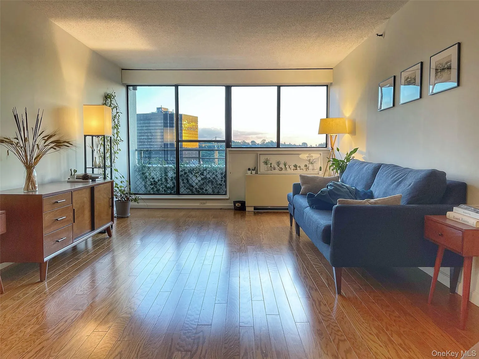 1 bed, 1.0 bath, 834 sqft, $2,800 — Photo 2