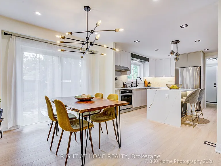 22 Gleneagle Cres — Photo 3