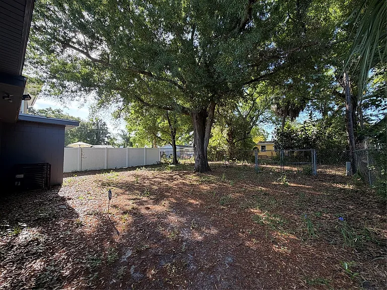 1740 W Walnut St — Photo 26