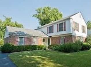 390 Castlewood Ln, Deerfield, IL 60015