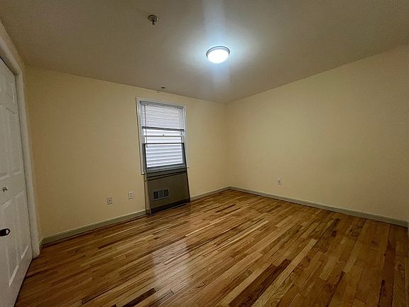 5th image of 4709 Broadway APT 2
