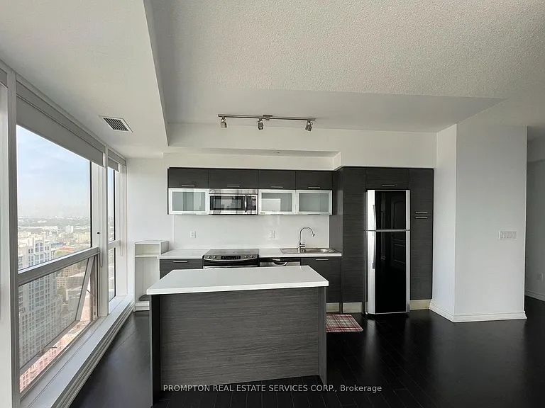 386 Yonge St #5510 — Photo 3