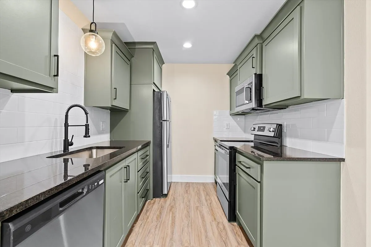 621 Chestnut Street - West — Photo 2