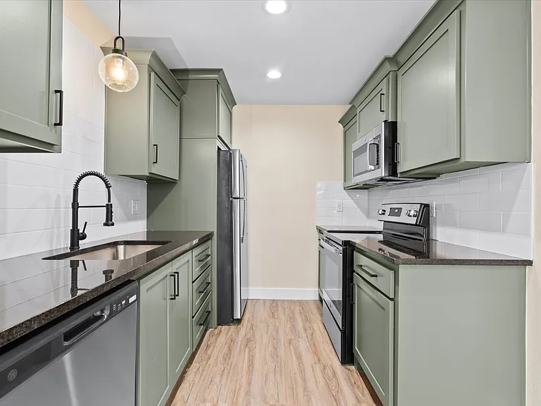621 Chestnut Street - East — Photo 7