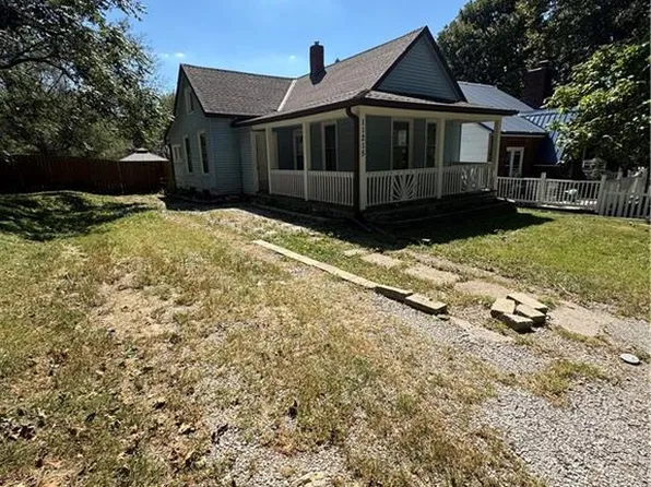 11215 Evans St, Sugar Creek, MO 64054