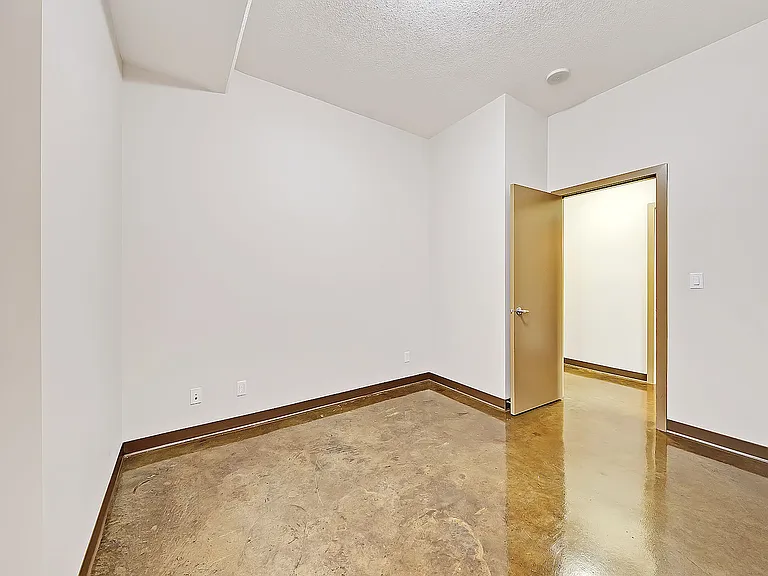 135 13th Ave SW #911 — Photo 17