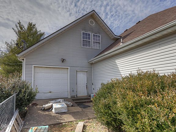 3rd image of 129 Riverview Dr