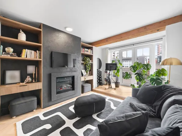 1275 Hamilton St #202, Vancouver, BC V6B 1E2