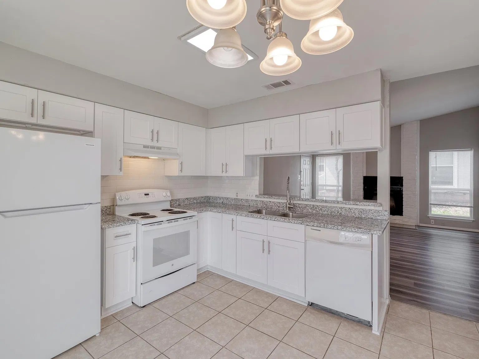3 bed, 2.0 bath, 1020 sqft, $1,750 — Photo 2