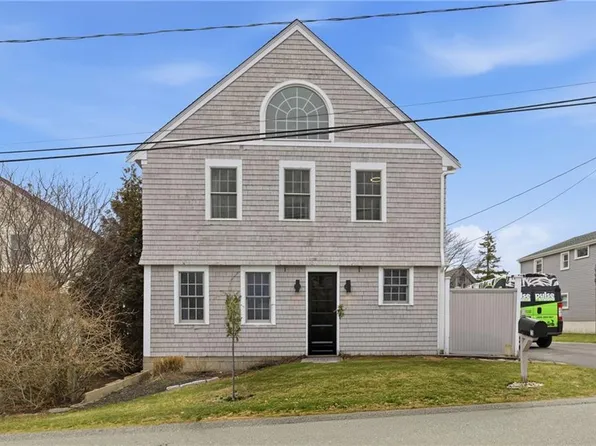 72 Seascape Ave, Middletown, RI 02842