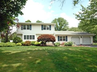 8 Beechcroft Dr, East Windsor, NJ 08520