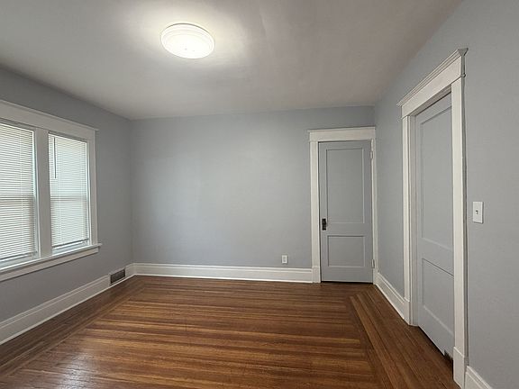 3rd image of 5 Rugby Rd APT 4