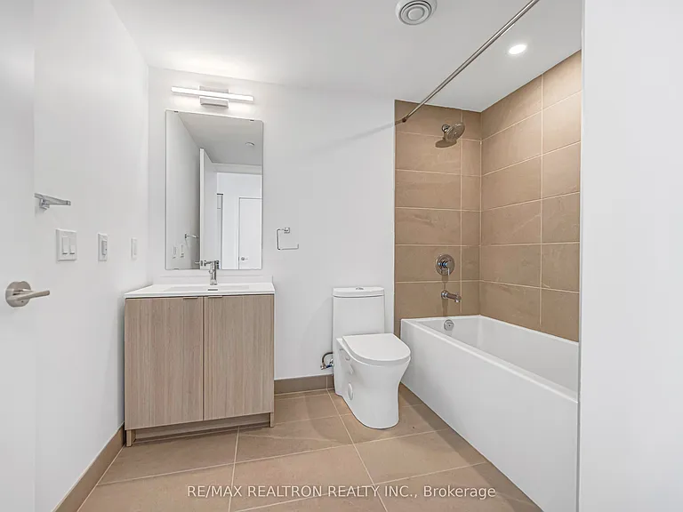 100 Queens Cay E #2508 — Photo 3
