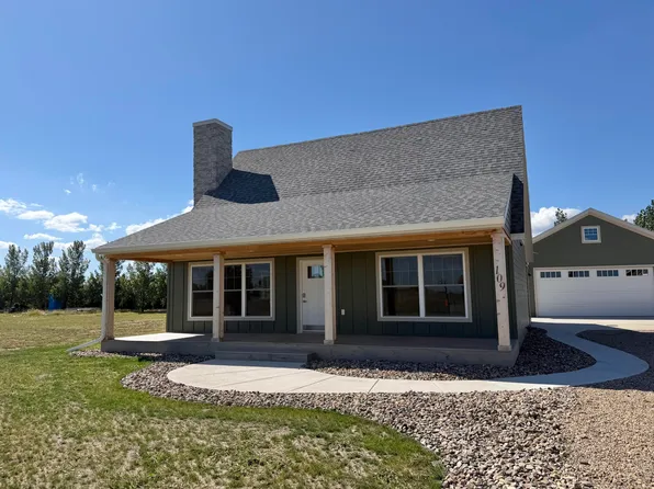 109 Castaway Loop, Pierre, SD 57501