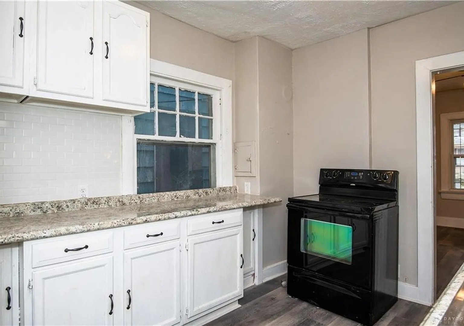 Great 3 bed 1 bath with large space recently updated near Princeton Park — Photo 4