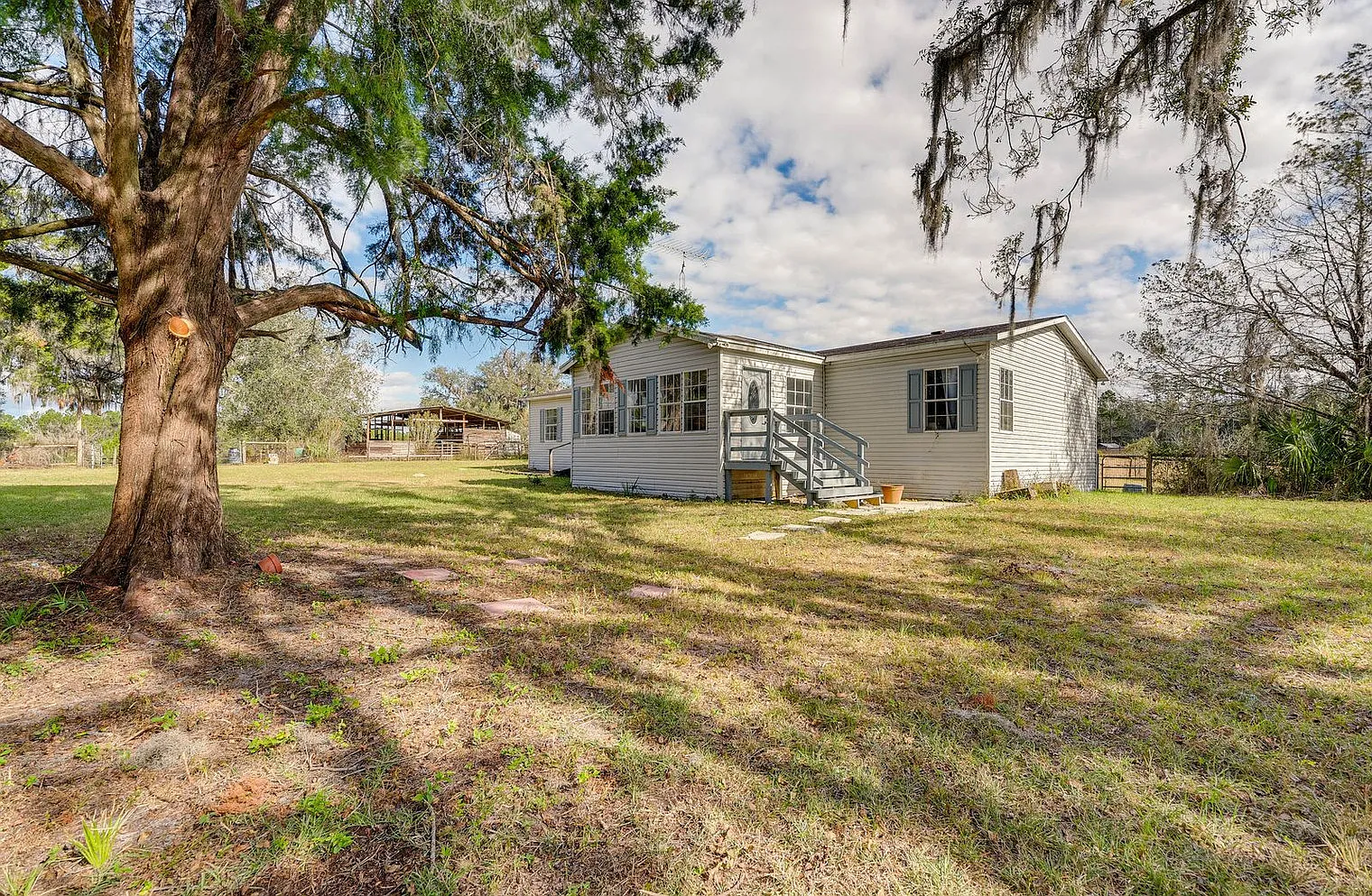 3 bed, 2.0 bath, 1991 sqft, $4,919 — Photo 4