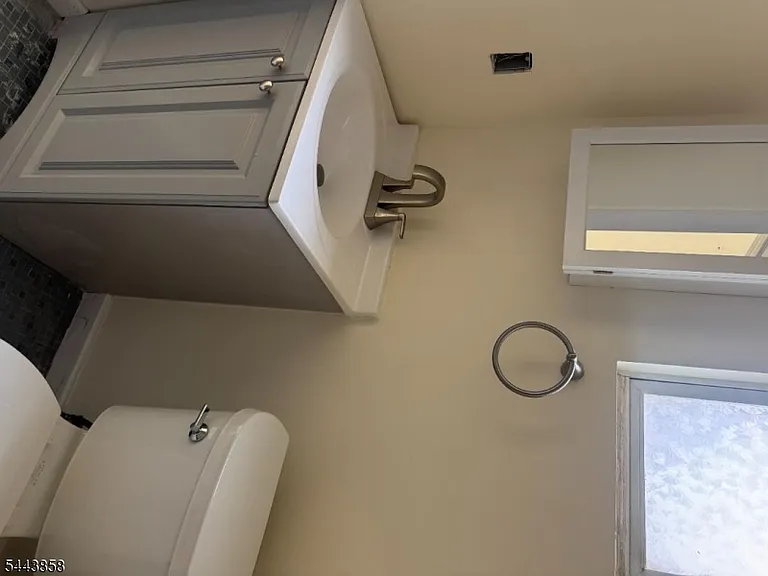 213 Harrison Ave — Photo 11
